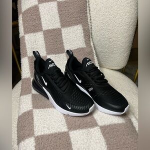 - Nike Women's Air Max 270 - Black/White -